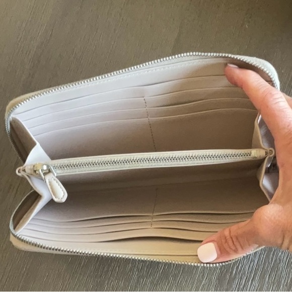 Prada Vitello Daino Leather Long Zip Wallet! - Picture 3 of 9